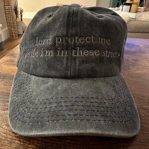 Custom “Dad hat” in heather gray. Adjustable buckle. Size S/M.